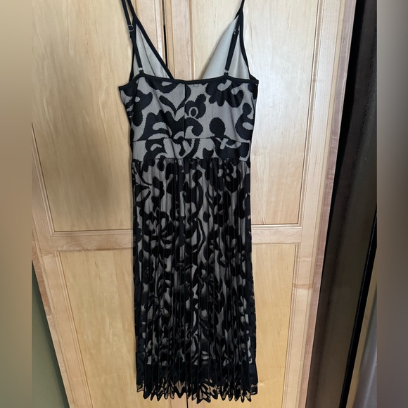 SHEIN Black and Cream Lace Overlay Dress - Picture 4 of 8